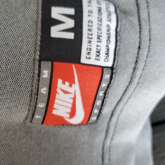 Nike - Picture 4 of 5